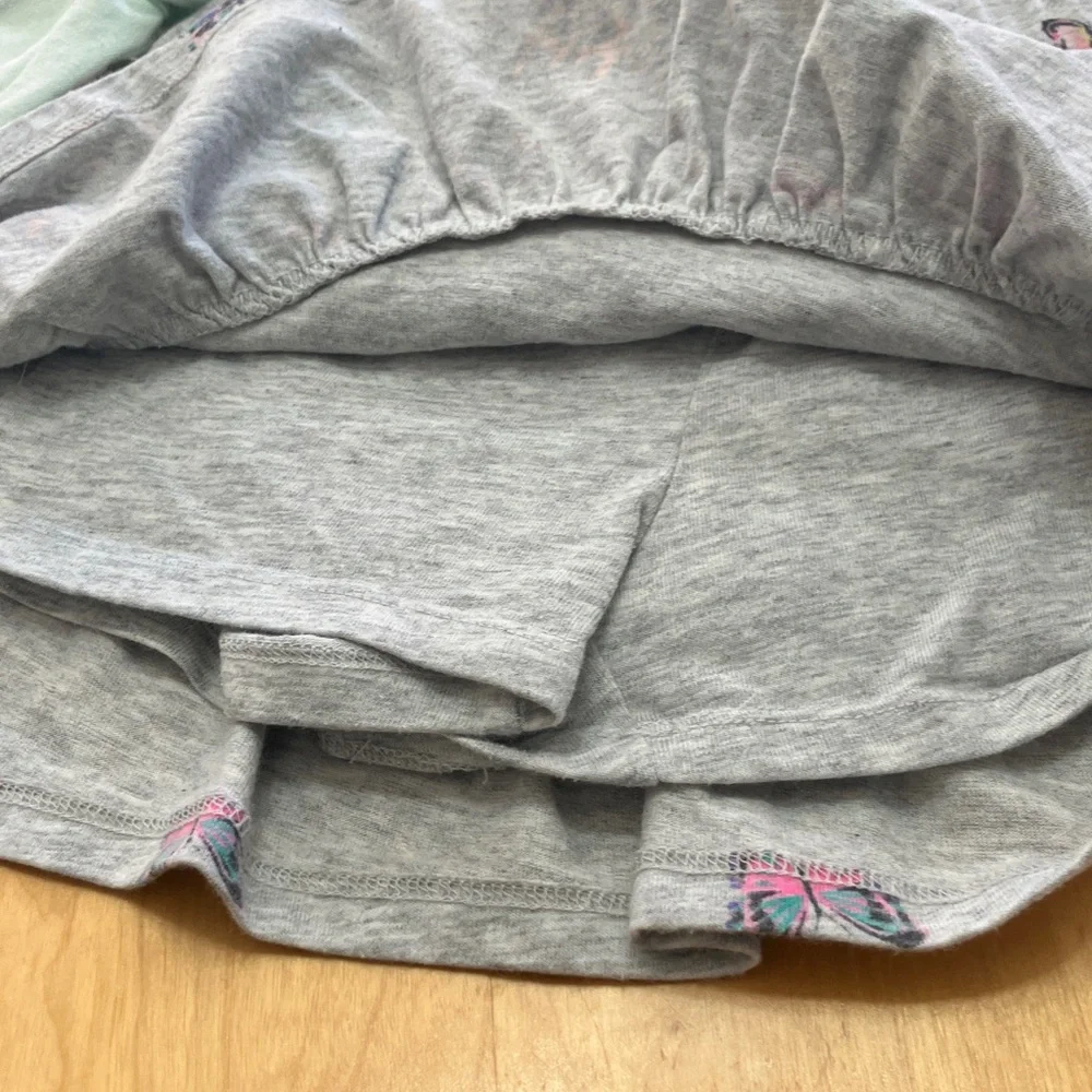 Bundle of size 2 little girl Minnie fleece, T-shirts and‎ skort
